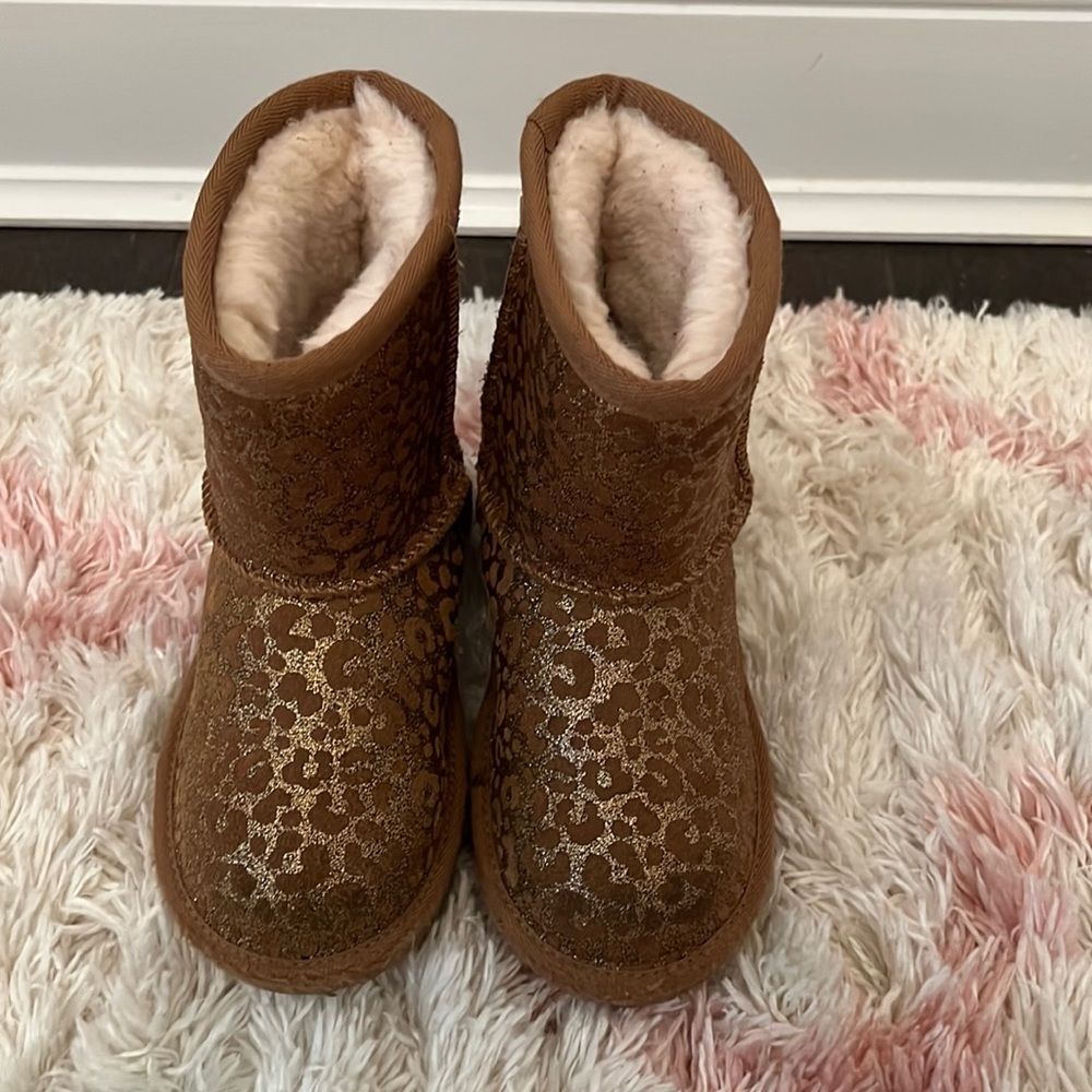 COPY - size 10 toddler UGGS